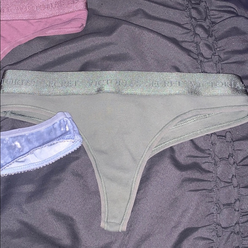 Never worn Victoria’s Secret S thongs (2)